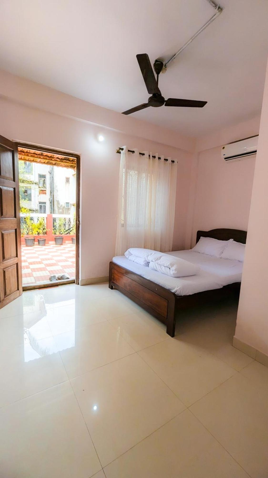 The First House By V3Homestay 4Bhk Private Pool Calangute Exteriér fotografie